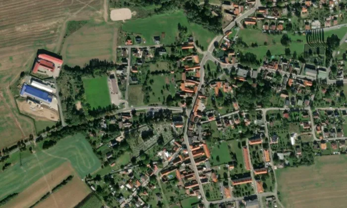 Kostel Nejsvětější Trojice a svatého Šimona a Judy – letecký pohled