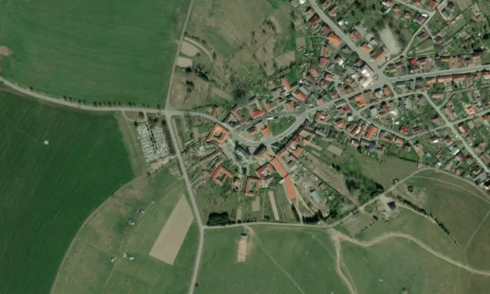 Kostel Povýšení svatého Kříže (Benešov) – letecký pohled