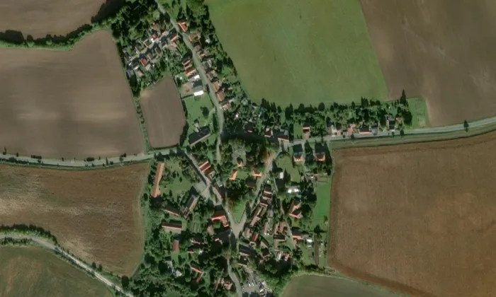 Kostel Stětí svatého Jana Křtitele (Skramníky) – letecký pohled