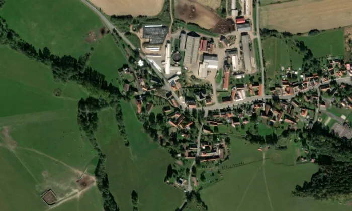 Kostel svatých Cyrila a Metoděje (Řenče) – letecký pohled