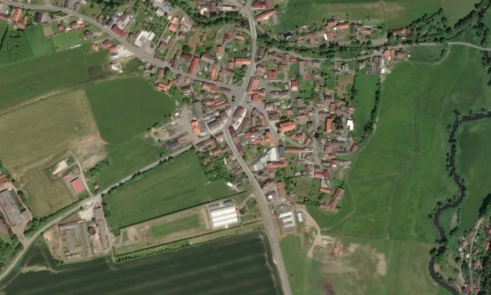 kostel svatých Petra a Pavla (Dolany) – letecký pohled