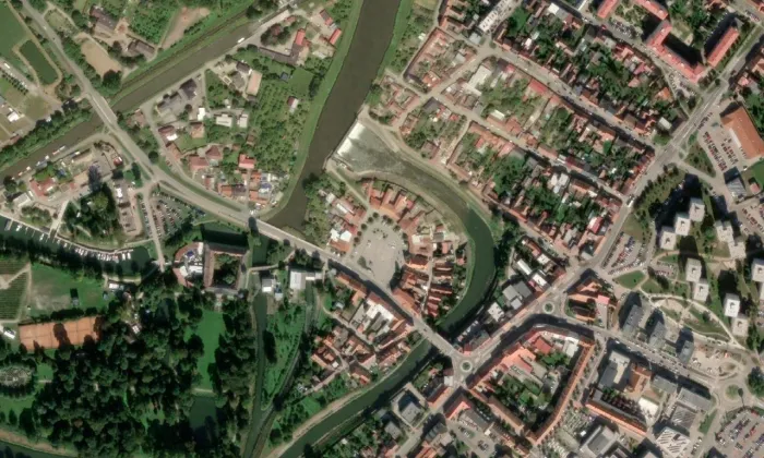 Kostel svatého Bartoloměje (Veselí nad Moravou) – letecký pohled