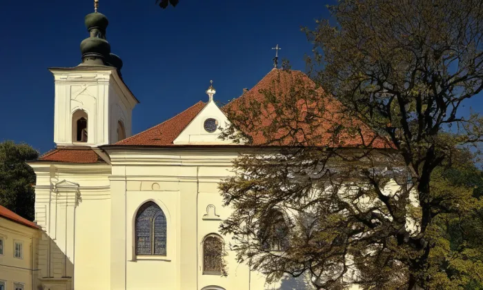 kostel svatého Františka Xaverského v Opařanech – historical