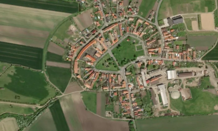 Kostel svatého Jana Nepomuckého (Slatina) – letecký pohled