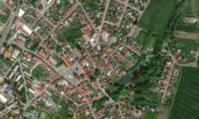 Kostel svatého Jiljí (Uhlířské Janovice) – letecký pohled