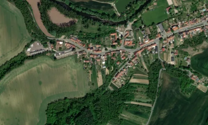 kostel svatého Petra a Pavla (Řeznovice) – letecký pohled