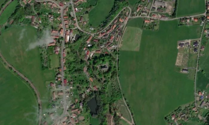 kostel svatého Petra a Pavla (Kostelec u Heřmanova Městce) – letecký pohled
