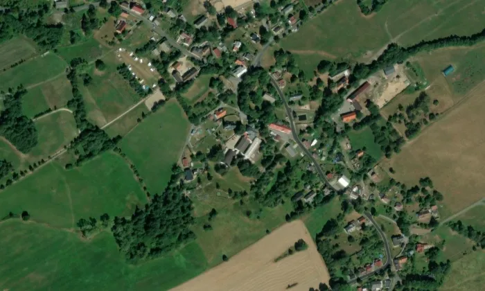 Kostel svatého Petra a Pavla (Ludvíkov pod Smrkem) – letecký pohled
