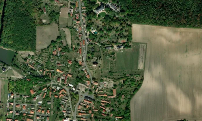 Kostel svatého Václava (Mcely) – letecký pohled