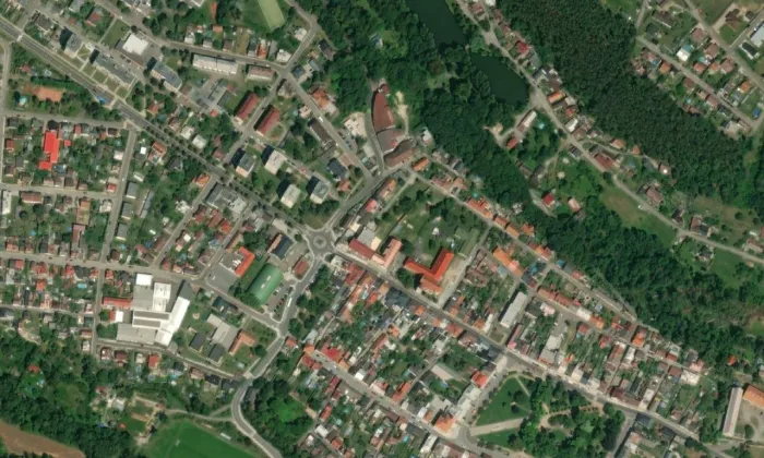 Kostel svatého Václava v Bělé pod Bezdězem – letecký pohled