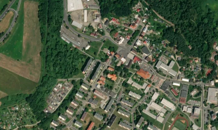 Kostel svatého Zikmunda (Stráž pod Ralskem) – letecký pohled