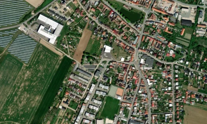 Pohřební kaple hrabat Lützow a knížat Dentice di Frasso – letecký pohled