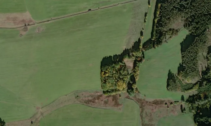 Středověká fortifikace Nový hrad / Zámeček – letecký pohled