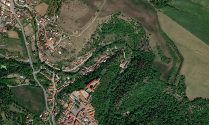 Starý zámek Jevišovice – letecký pohled