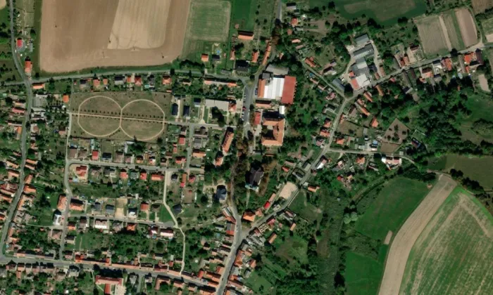 Zámek Rožďalovice – letecký pohled