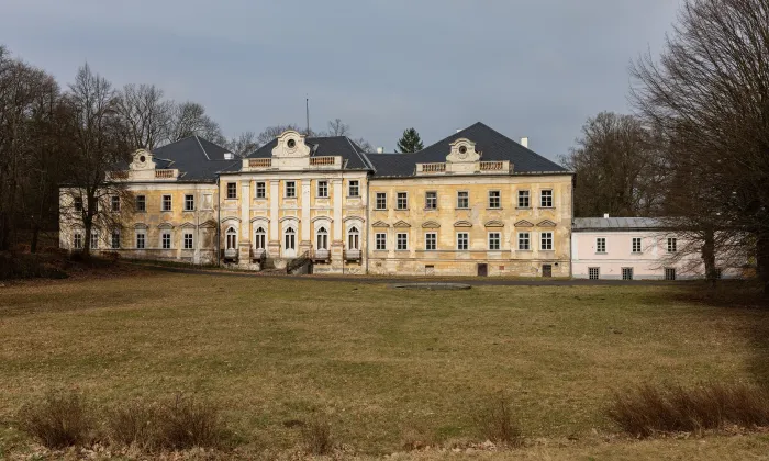 zámek Hluboš