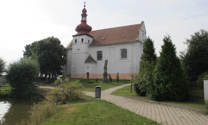 Kostel svatého Jana Evangelisty (Malé Březno)