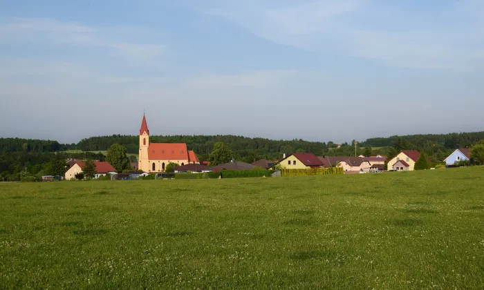 Kostel svatých Filipa a Jakuba (Slavče)
