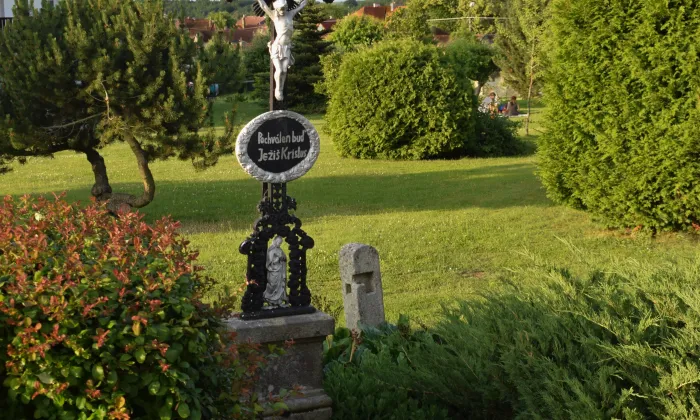 Kostel svatých Filipa a Jakuba (Slavče)