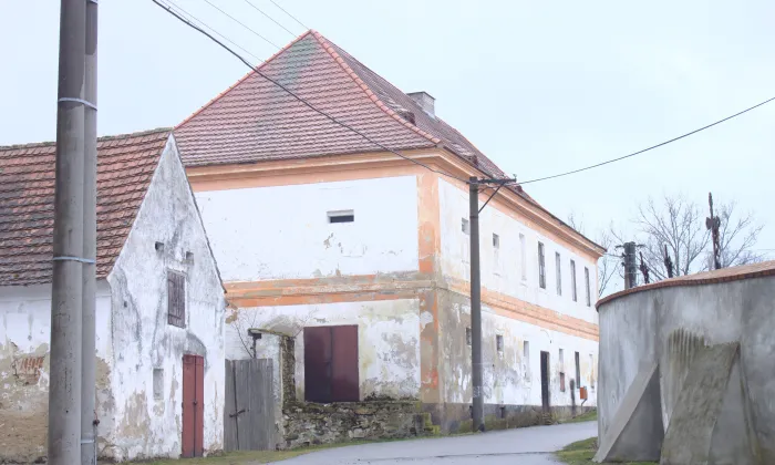 Kostel svatých Petra a Pavla (Strýčice)