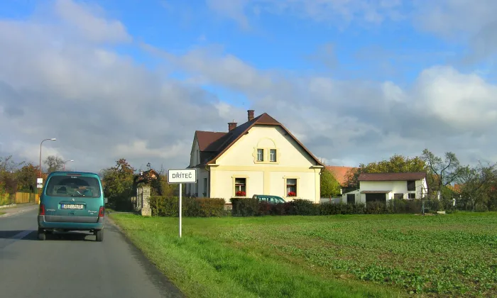 kostel svatého Petra a Pavla (Dříteč)