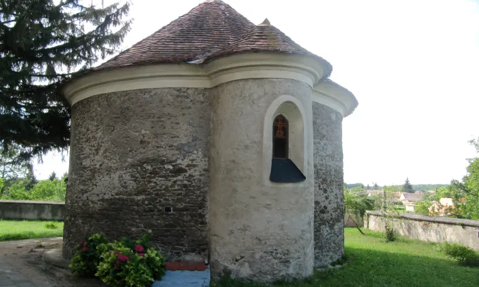 kostel svatých Petra a Pavla (Hrádek)