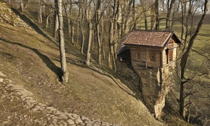Hausberk (Křimov) – noc
