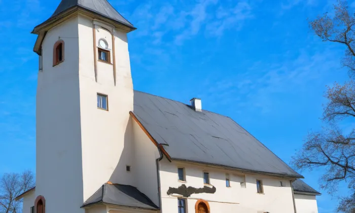 Kostel Archanděla Michaela (Hrozová) – autumn