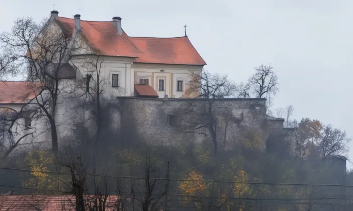 Kostel Nanebevzetí Panny Marie v Bechyni – autumn