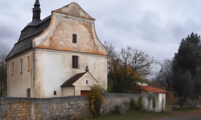Kostel Nejsvětější Trojice (Obrubce) – autumn