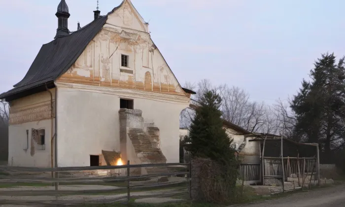 Kostel Nejsvětější Trojice (Obrubce) – noc