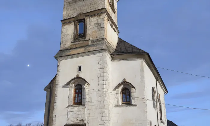Kostel Nejsvětější Trojice (Roprachtice) – noc