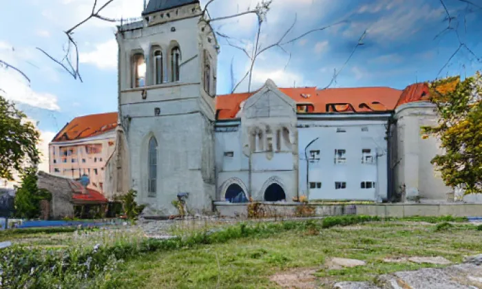 Kostel Nejsvětější Trojice (Všestary) – noc