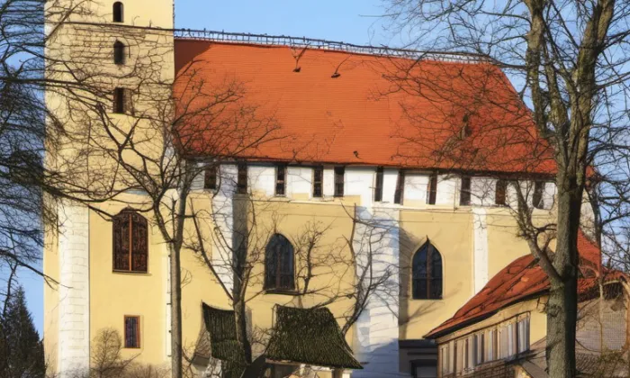 kostel Povýšení svatého Kříže (Prace) – iluminace