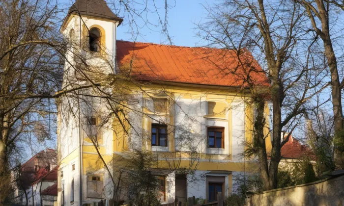 kostel Povýšení svatého Kříže (Prace) – summer