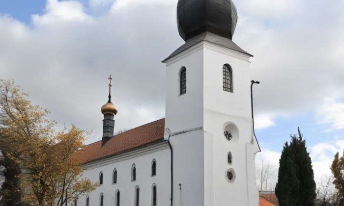 Kostel Povýšení svatého Kříže s farou a kaplankou – winter