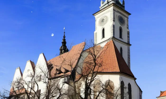 Kostel Proměnění Páně na hoře Tábor – noc