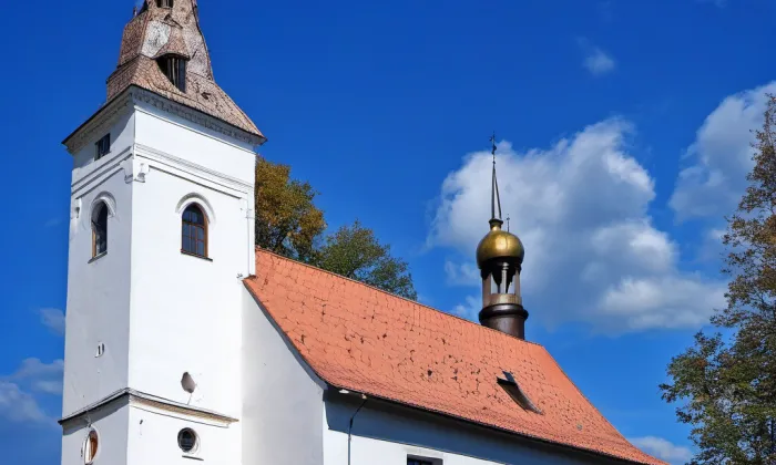 Kostel svatého Jana Nepomuckého (Nové Hamry) – autumn