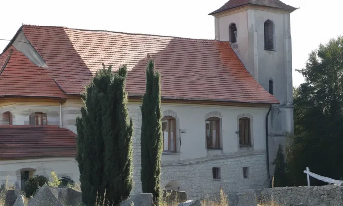 kostel svatého Jošta (Dolní Pertoltice) – autumn