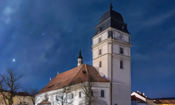 Kostel svatého Matěje v Bechyni – noc