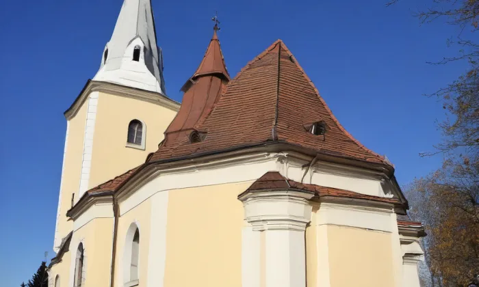 kostel svatého Mikuláše (Veverské Knínice) – autumn