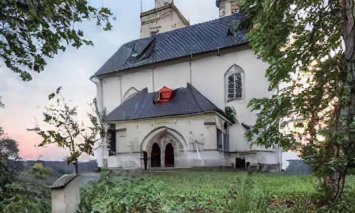 Kostel svatého Ondřeje (Světí) – noc