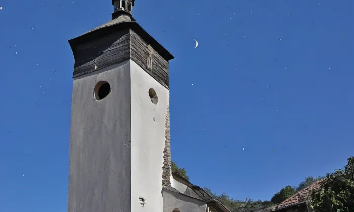 Kostel svatého Petra a Pavla (Ludvíkov pod Smrkem) – noc