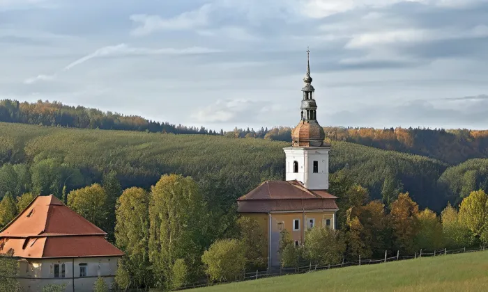 Kostel svatého Petra a Pavla (Volfartice) – autumn