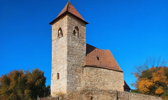 kostel svatého Petra v Poříčí nad Sázavou – autumn