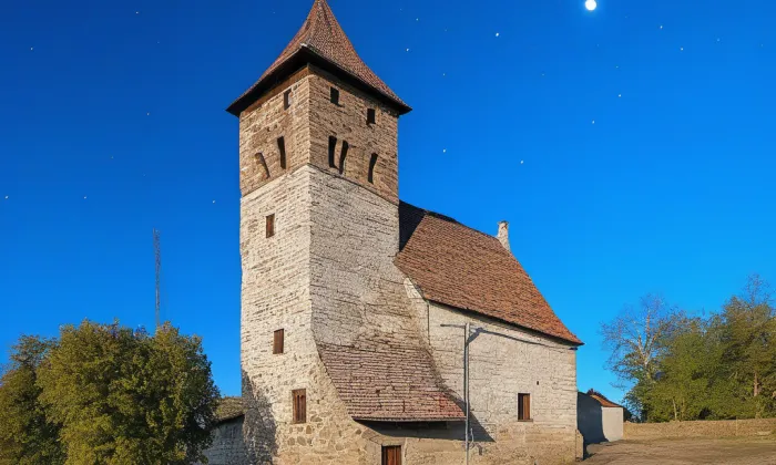 kostel svatého Petra v Poříčí nad Sázavou – noc
