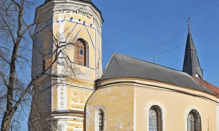 kostel svatého Václava (Činěves) – iluminace
