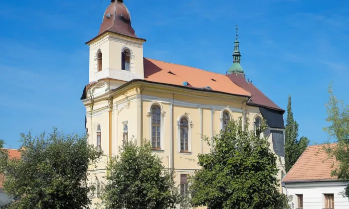 Kostel svatého Václava (Veliš) – spring