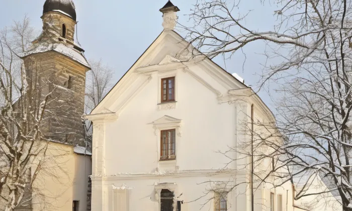 kostel Všech Svatých (Žumberk) – noc