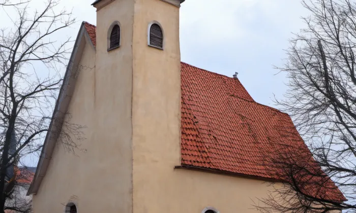 Kostel Všech svatých (Slivenec) – autumn